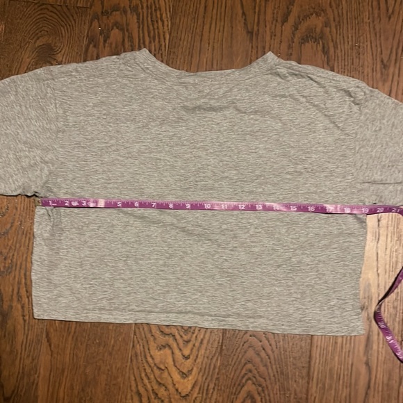 Beautifully made womens small gray crop top MOOD - Picture 5 of 6